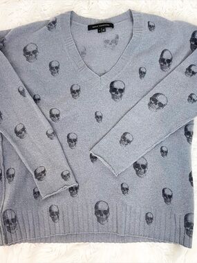 SKULL CASHMERE GRAY LONG SLEEVE V-NECK PULLOVER SWEATER SZ SMALL
